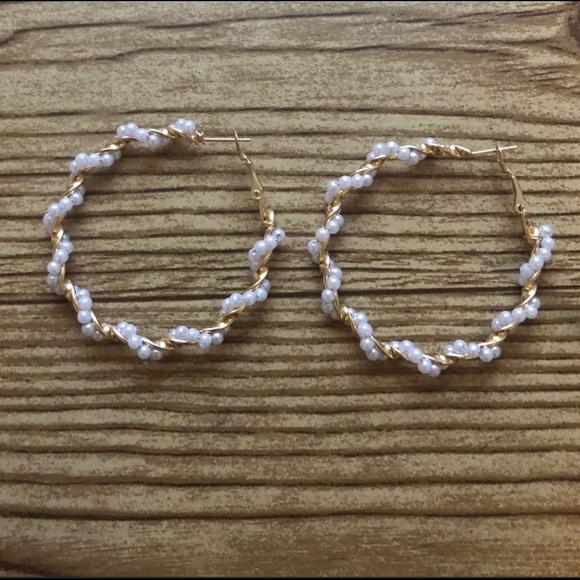 Pearl hoop earrings - Picture 3 of 6